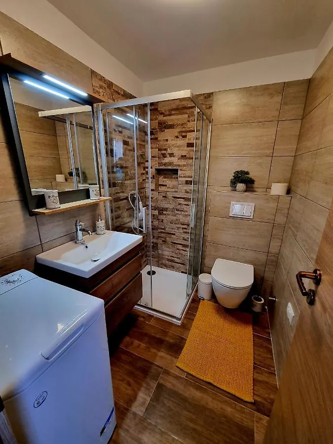 Retro Chic Studio Pula 0*,